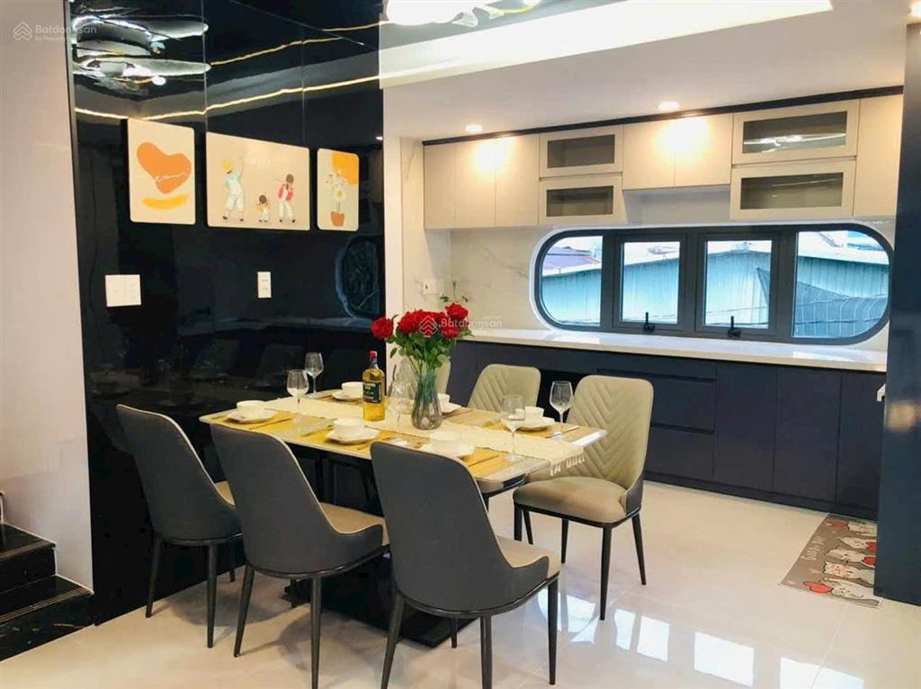 Nhà mới cao cấp hẻm xe hơi 8m cách mặt tiền nguyễn ảnh thủ chỉ 50m 5 tầng 5,x tỷ bán gấp!