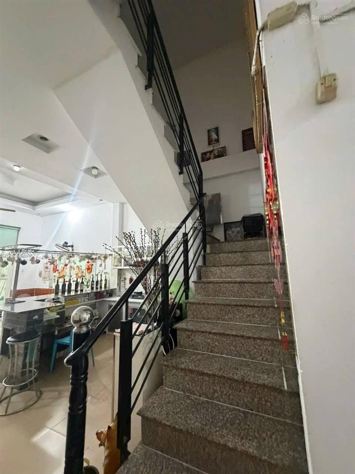 Nhà sát mặt tiền lê thị riêng  hẻm 10m xe hơi tránh  5x20m 4pn  chỉ 4,5 tỷ tl