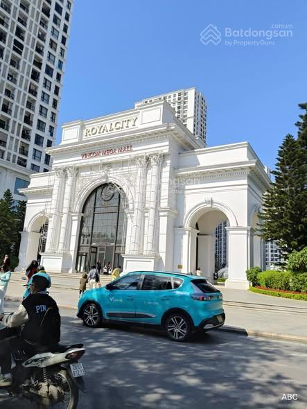 Chính chủ bán căn hộ royal city 3pn, 2wc, dt 144m2, tầng trung, giá 18 tỷ,  0981 750 ***