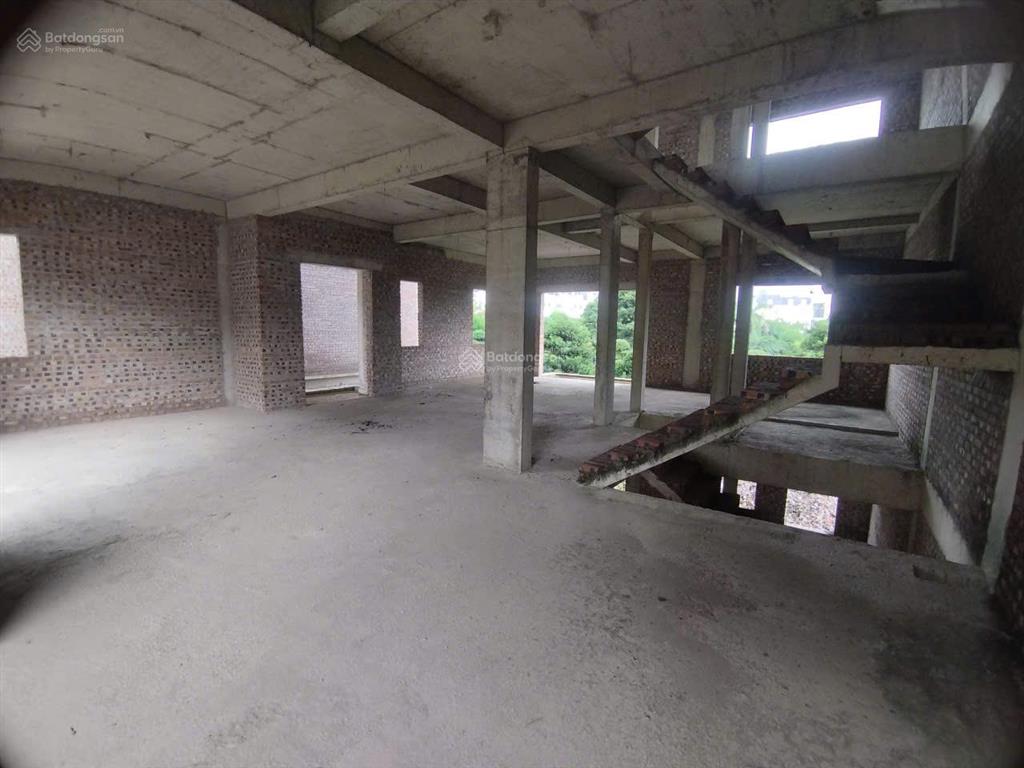 Anh sếp gửi bán căn biệt thự song lập 222m2, sẵn sổ đỏ, giá tốt để đầu tư, dễ khai thác dòng tiền