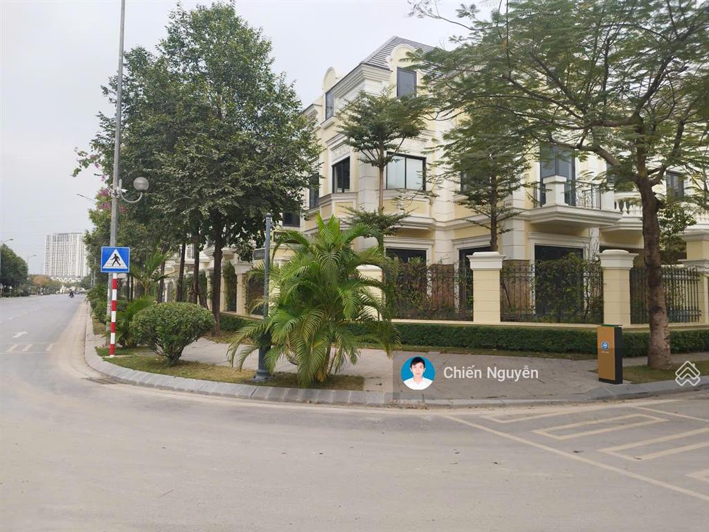 Cần bán biệt thự song lập 201m2, đường 25m, trục chính, mẫu mới mặt tiền rộng, có hầm, giá đầu tư