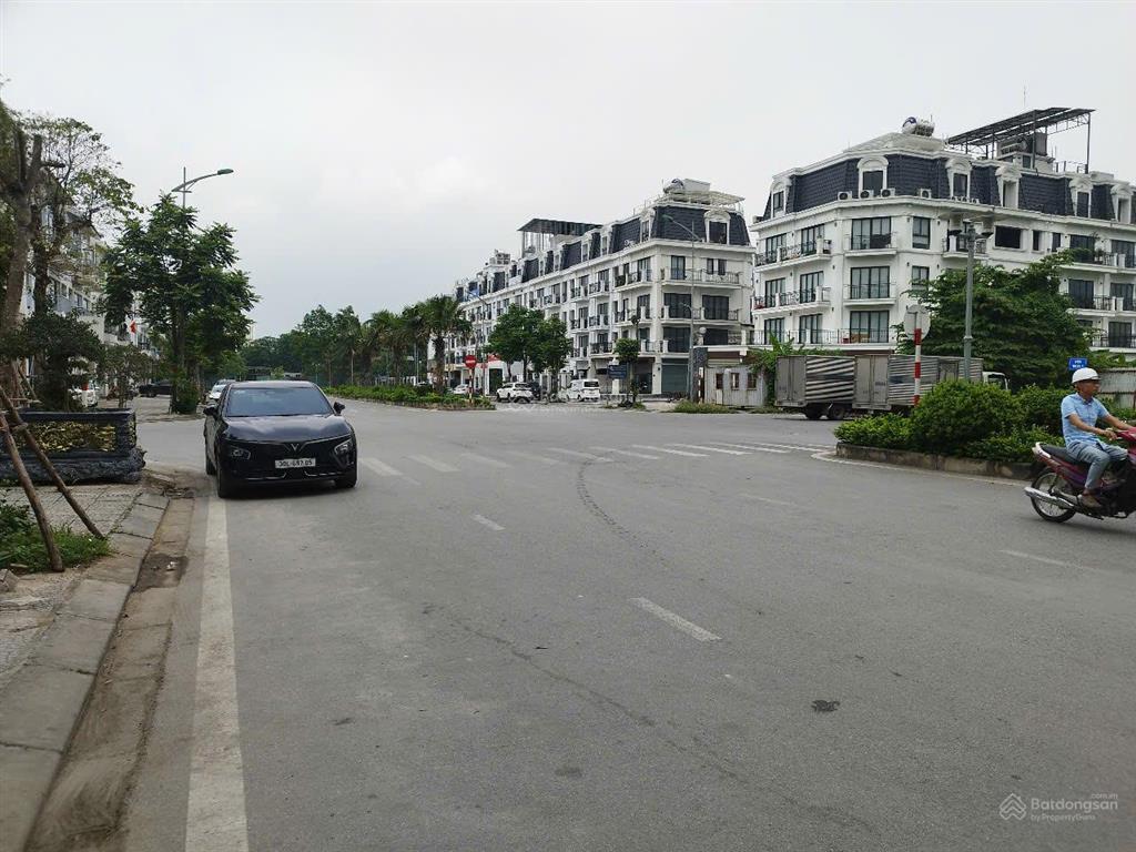 Hot! bán liền kề mặt đường văn tiến dũng rộng 40m view công viên, mặt tiền rộng 2 mặt đường, 4 tầng