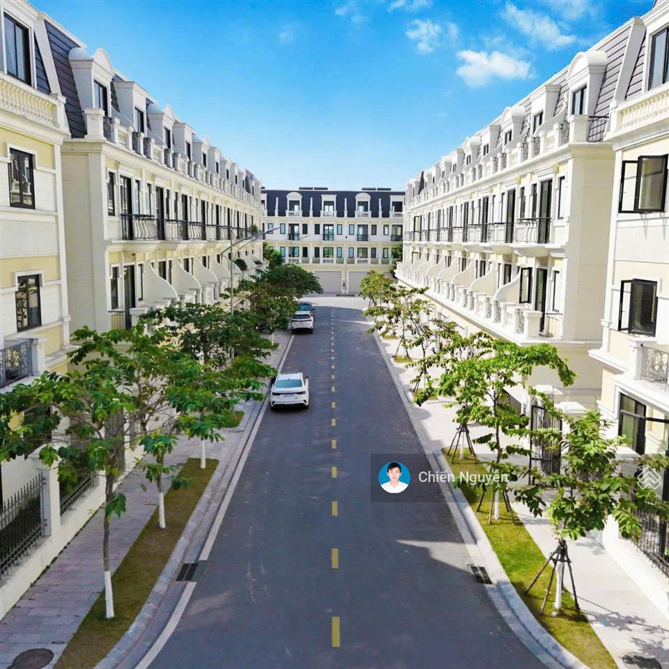 Cần bán căn liền kề 80m2, gần công viên, giá hời, vị trí đẹp, có thang máy, có hầm