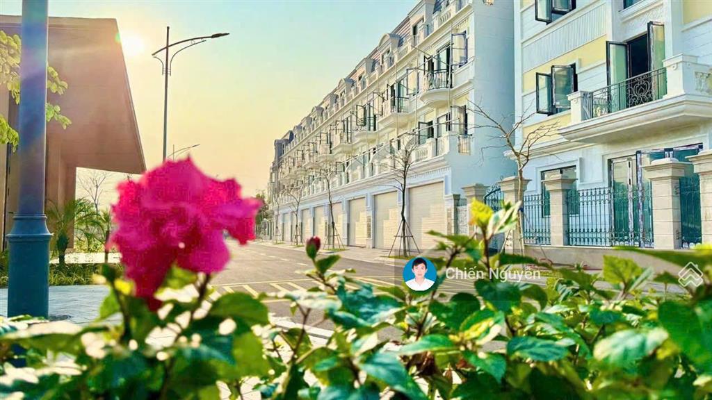 Cần bán căn liền kề 80m2, gần công viên, giá hời, vị trí đẹp, có thang máy, có hầm