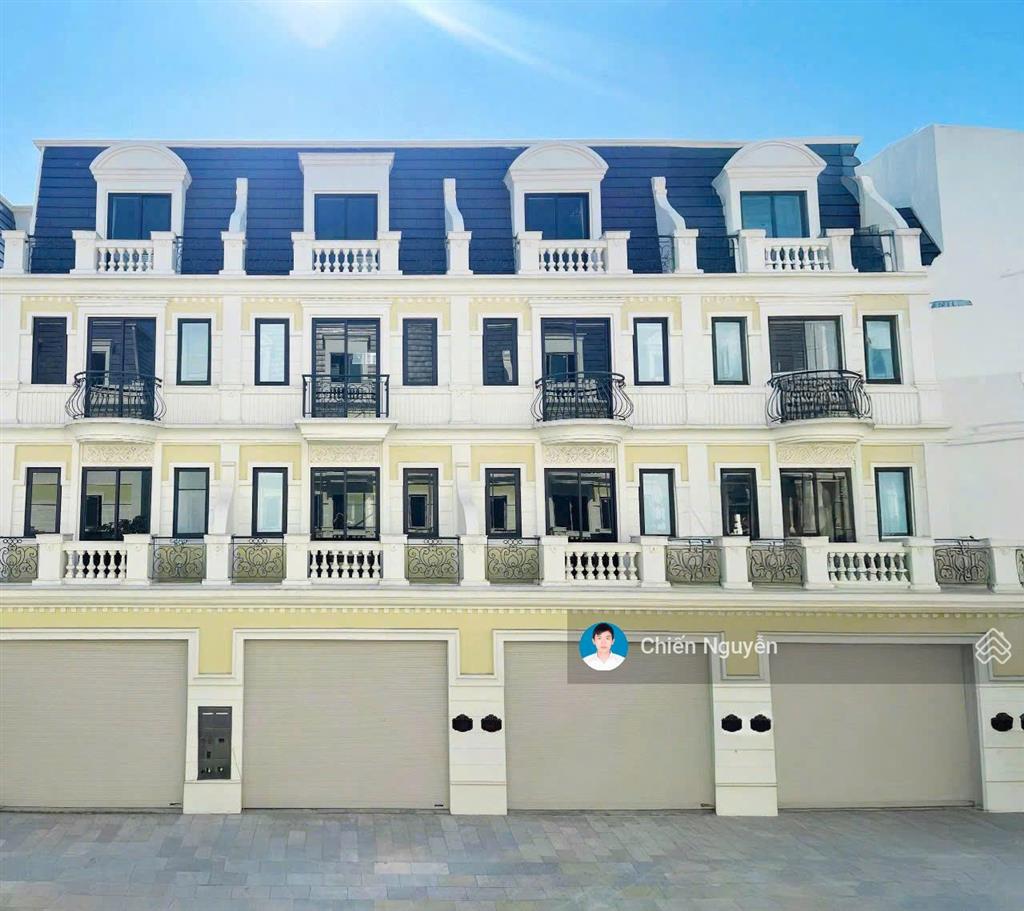 Cần bán căn liền kề 80m2, gần công viên, giá hời, vị trí đẹp, có thang máy, có hầm