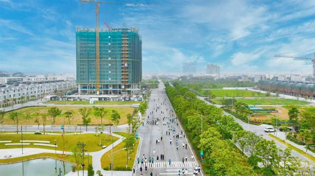 Cho thuê biệt thự góc có hầm đường lớn, gần vành đai 3.5, diện tích 200m2, giá tốt dự án