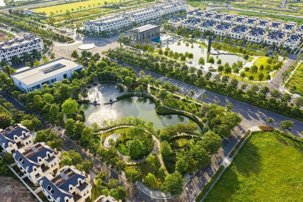Cho thuê biệt thự góc có hầm đường lớn, gần vành đai 3.5, diện tích 200m2, giá tốt dự án