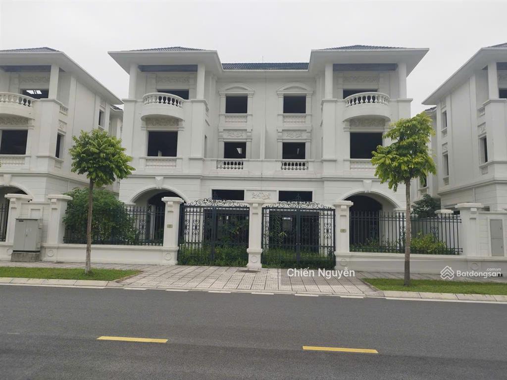 Biệt thự 200m2, mặt đường vành đai 3.5 rộng 60m, thích hợp làm văn phòng, nhà hàng
