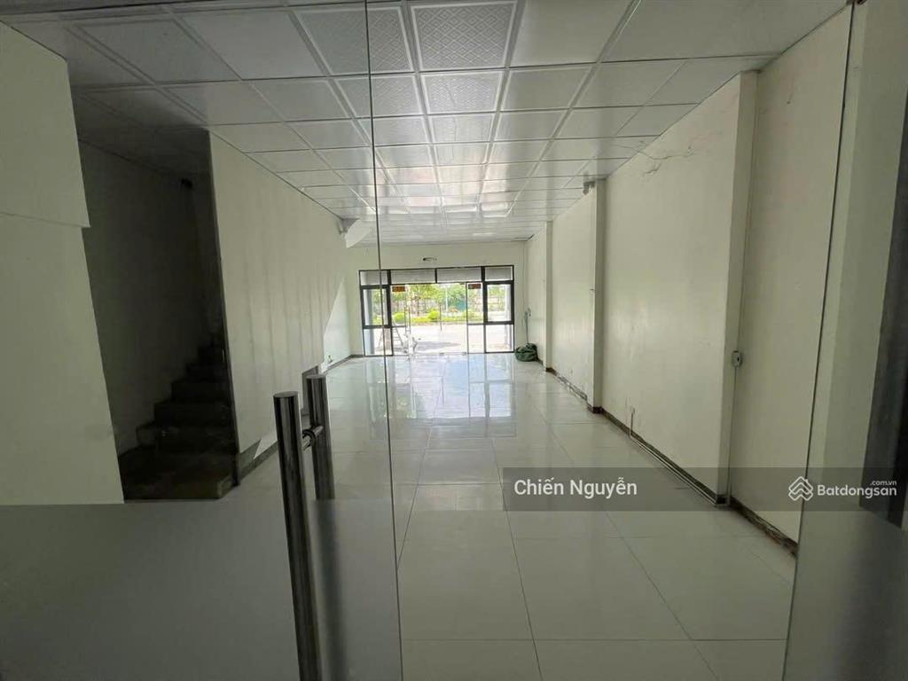 Liền kề 90m2, giá tốt đã hoàn thiện thích hợp làm văn phòng, vị trí đẹp thuận tiện để xe và đi lại