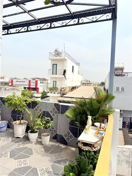 Nhà riêng dt 6x18.7m2, ô tô ngủ trong nhà, cách huỳnh tấn phát vài bước chân giá 13,8 tỷ tl mạnh