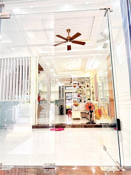 Nhà riêng dt 6x18.7m2, ô tô ngủ trong nhà, cách huỳnh tấn phát vài bước chân giá 13,8 tỷ tl mạnh