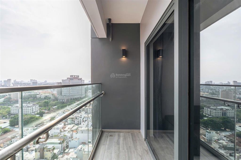 Chính chủ cho thuê 2pn  90m2 căn góc tại lancaster legacy quận 1.  0767 167 ***