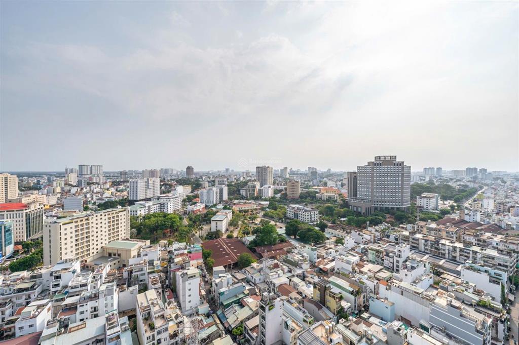 Chính chủ cho thuê 2pn  90m2 căn góc tại lancaster legacy quận 1.  0767 167 ***