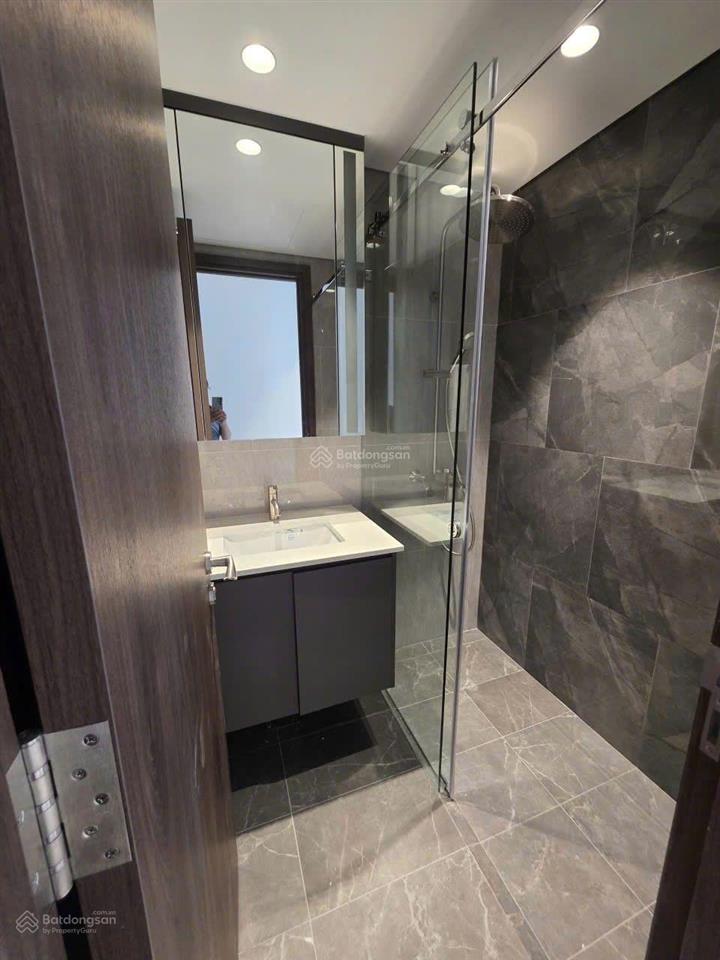 Chính chủ cho thuê căn hộ 3pn  125m2 căn góc tại lancaster legacy quận 1.  0767 167 ***