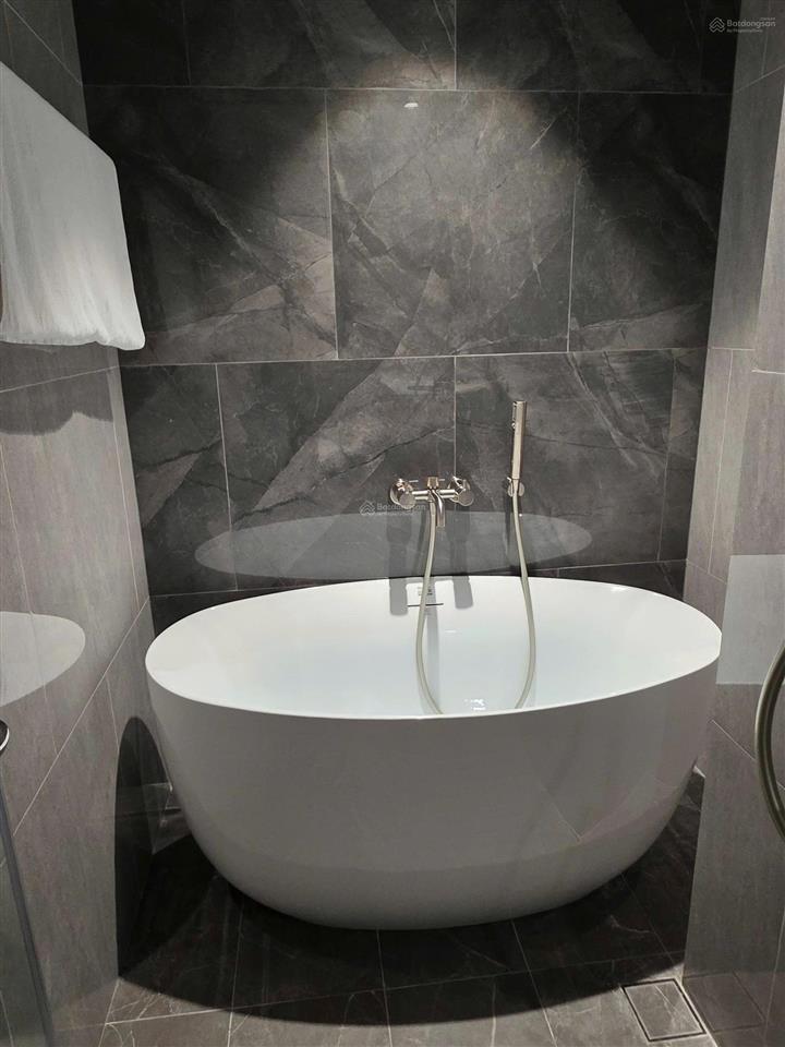 Chính chủ cho thuê căn hộ 3pn  125m2 căn góc tại lancaster legacy quận 1.  0767 167 ***