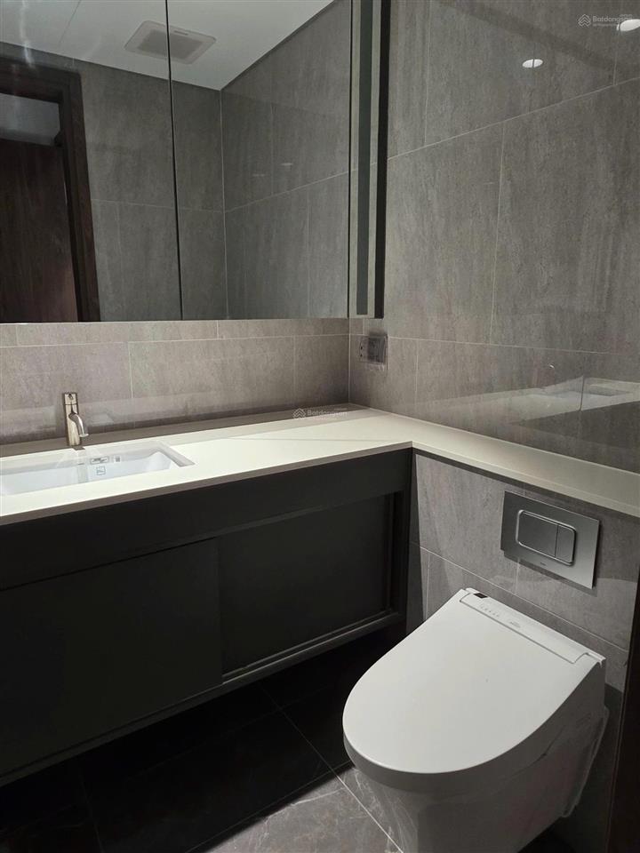 Chính chủ cho thuê căn hộ 3pn  125m2 căn góc tại lancaster legacy quận 1.  0767 167 ***