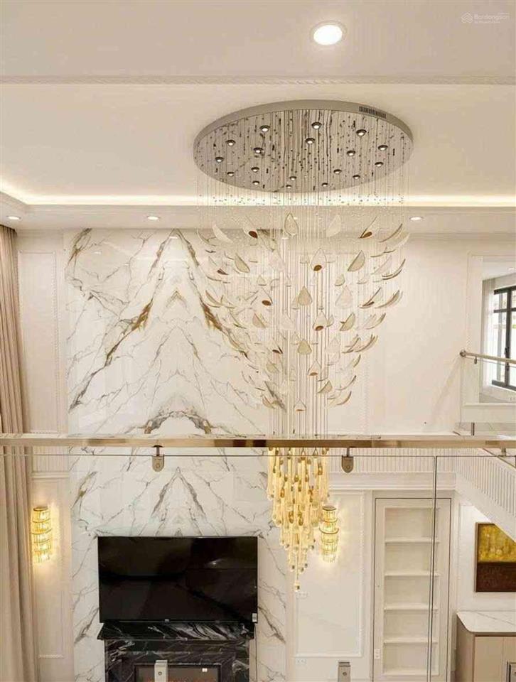 Siêu phẩm hoa hậu nguyễn sơn  7 tầng thang máy  vỉa hè ô tô tránh  90m2  36 tỷ