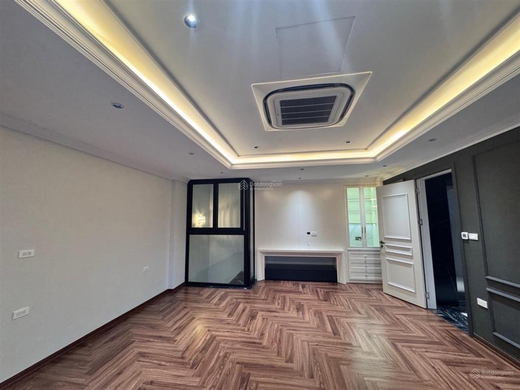 Lõi long biên nhà đẹp  thang máy nội thất tiền tỷ  ô tô  trung tâm  tiện ích bạt ngàn 50m2 22tỷ