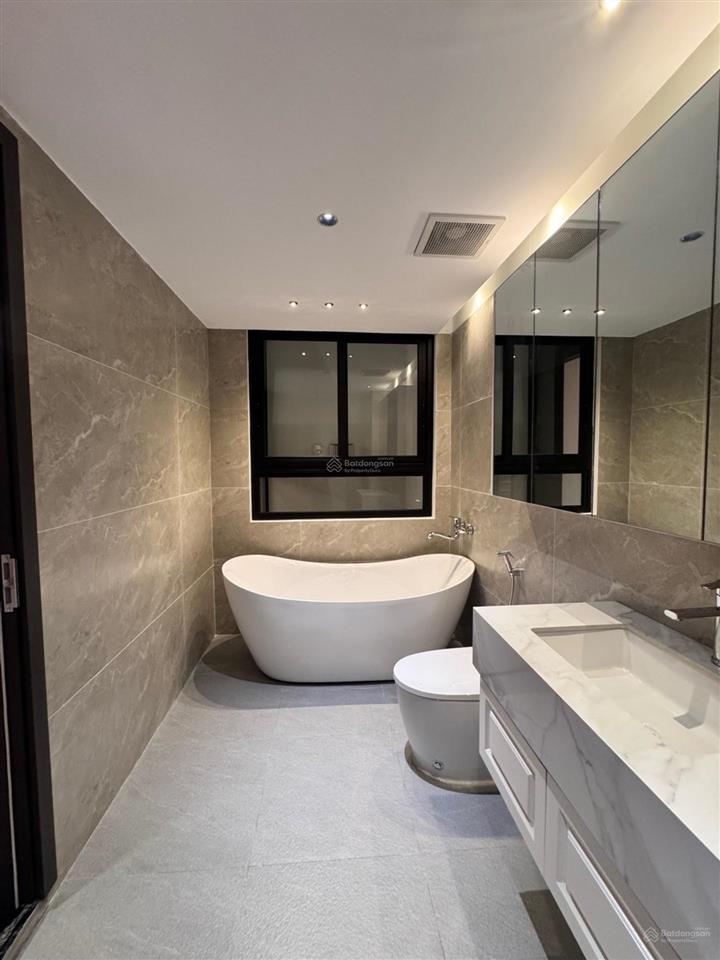 Lõi long biên nhà đẹp  thang máy nội thất tiền tỷ  ô tô  trung tâm  tiện ích bạt ngàn 50m2 22tỷ
