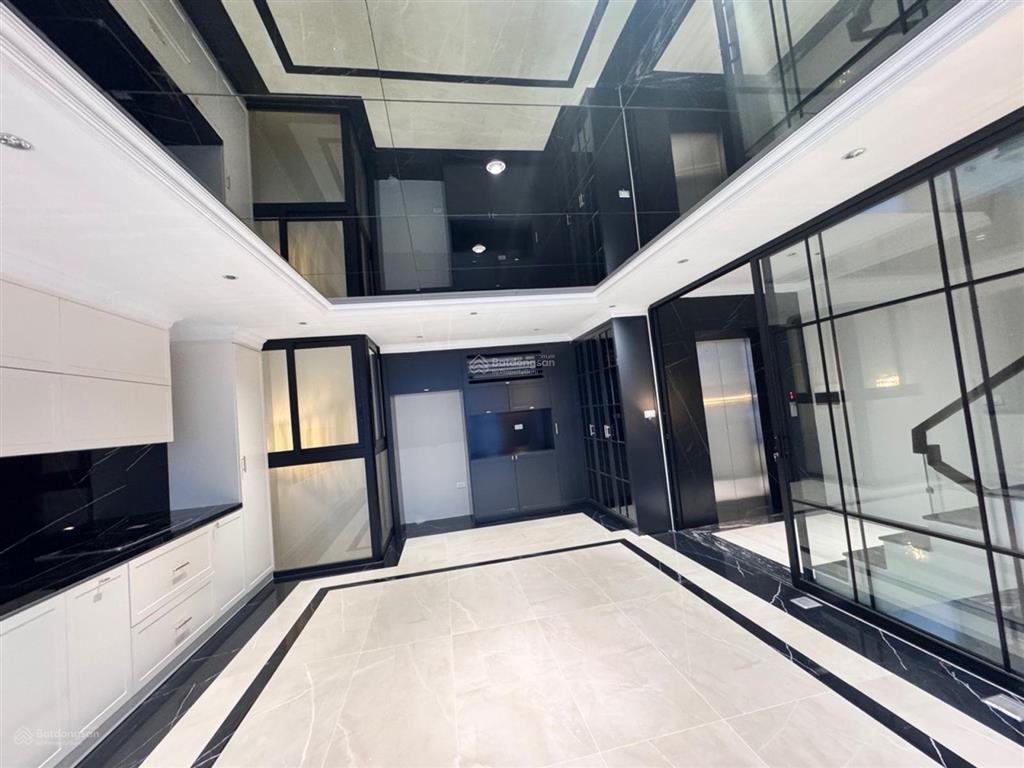 Lõi long biên nhà đẹp  thang máy nội thất tiền tỷ  ô tô  trung tâm  tiện ích bạt ngàn 50m2 22tỷ