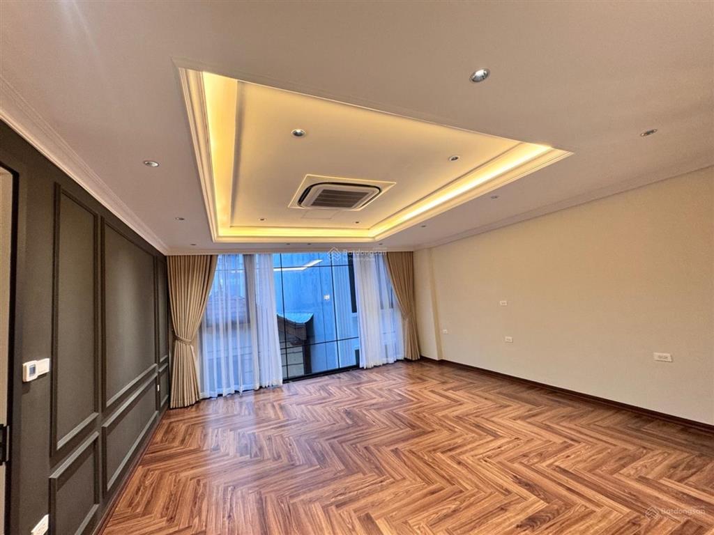 Lõi long biên nhà đẹp  thang máy nội thất tiền tỷ  ô tô  trung tâm  tiện ích bạt ngàn 50m2 22tỷ