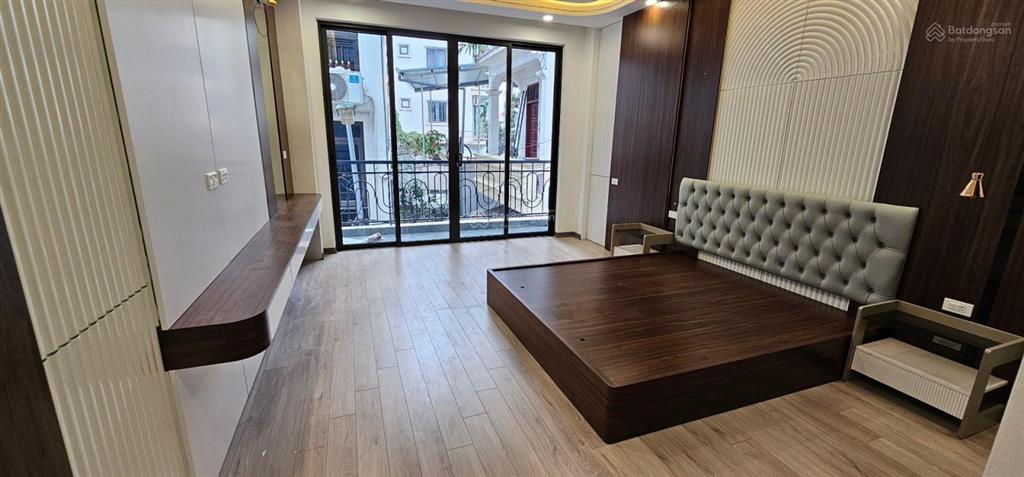 Thượng thanh, nhà mới rất đẹp, thang máy xịn full nội thất 55m2  9,35 tỷ
