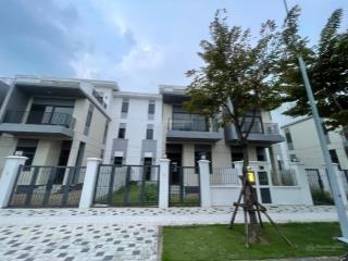 Nhà phố 8x20m giá bán 7,950 tỷ toàn giá, nhận nhà ngay, đường 14m, hướng đông bắc, gần công viên.