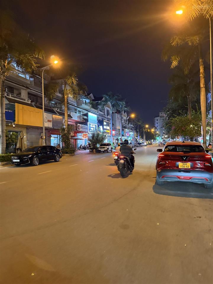 *xe hơi thông* 282m2quận 7  65tr/m2 đất ở hiện hữu (ko lộ giới)