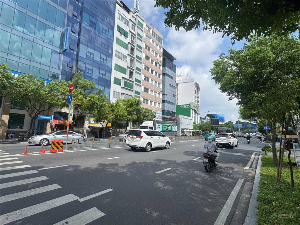 Bán building mặt tiền 307b nguyễn văn trỗi.
11 x 20m  1 hầm 10 tầng