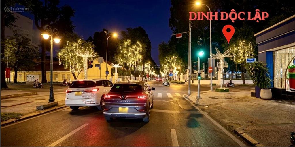 Giữa dinh độc lập  nhà thờ đức bà. mặt tiền nguyễn du (11,75 x 31 = 364,2m2)