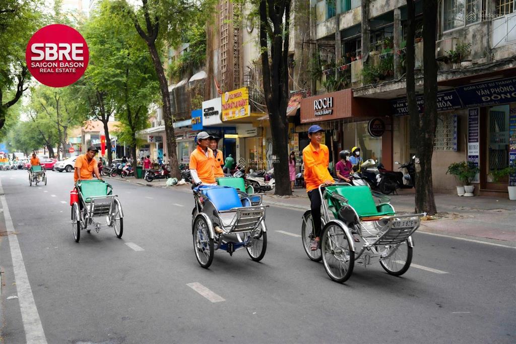 Giữa dinh độc lập  nhà thờ đức bà. mặt tiền nguyễn du (11,75 x 31 = 364,2m2)