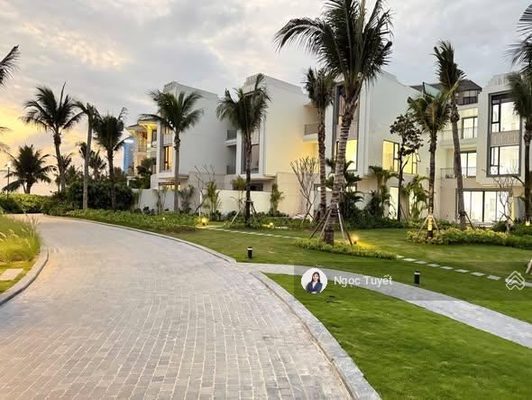 Hiếm.... căn biệt thực sát vịnh duy nhất giá siêu tốt. pháp lý lâu dài.  0397 390 ***