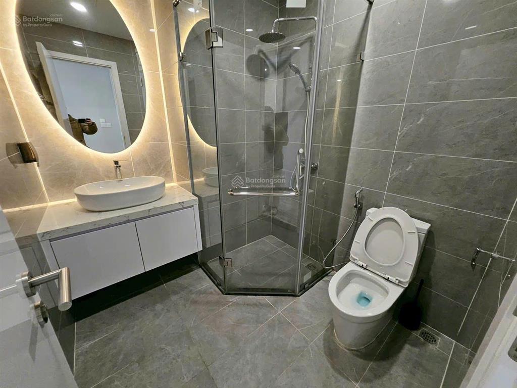 Bán căn 2pn tại brg lê văn lương 63m2, giá 7,9 tỷ. sẵn sổ