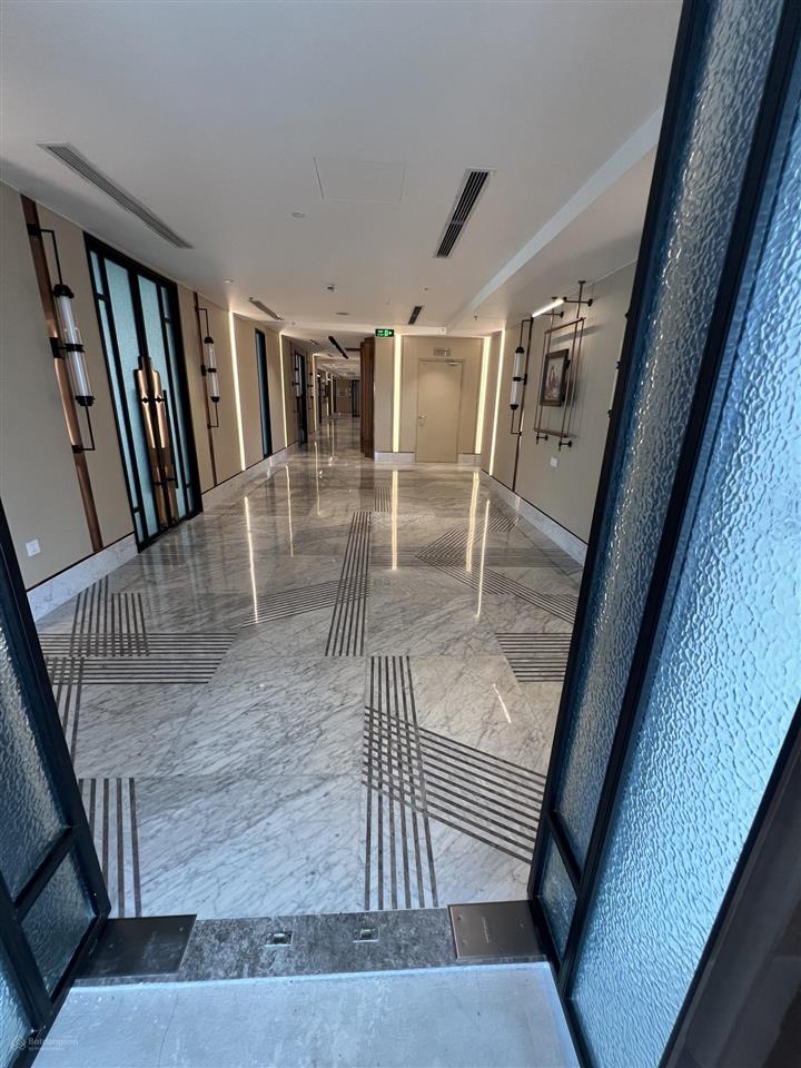 Cho thuê văn phòng tại lý sơn, bồ đề, long biên, giá thỏa thuận, 200m2 hot!