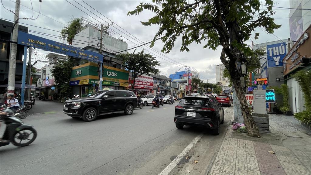 Gồng bank không nỗi bán gấp lô đất 103m2 góc 3 mặt tiền hxh đặng văn bi gần cc moon light giá 8,9 t