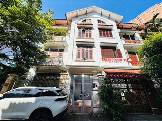 Biệt thự hoàng quốc việt 120m2 lô góc 2 mặt tiền ô tô tránh vỉa hè ở đẳng cấp