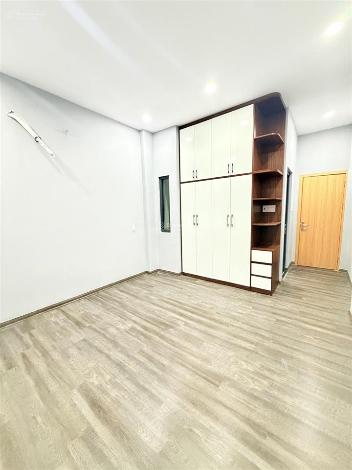 Hxh tránh thông gần ngay lạc long quân  âu cơ, 55m2 (3.9 x 14.5m) 3 tầng btct 4 phòng, nở hậu ho