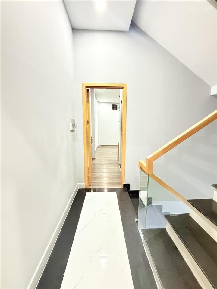 Hxh tránh thông gần ngay lạc long quân  âu cơ, 55m2 (3.9 x 14.5m) 3 tầng btct 4 phòng, nở hậu ho