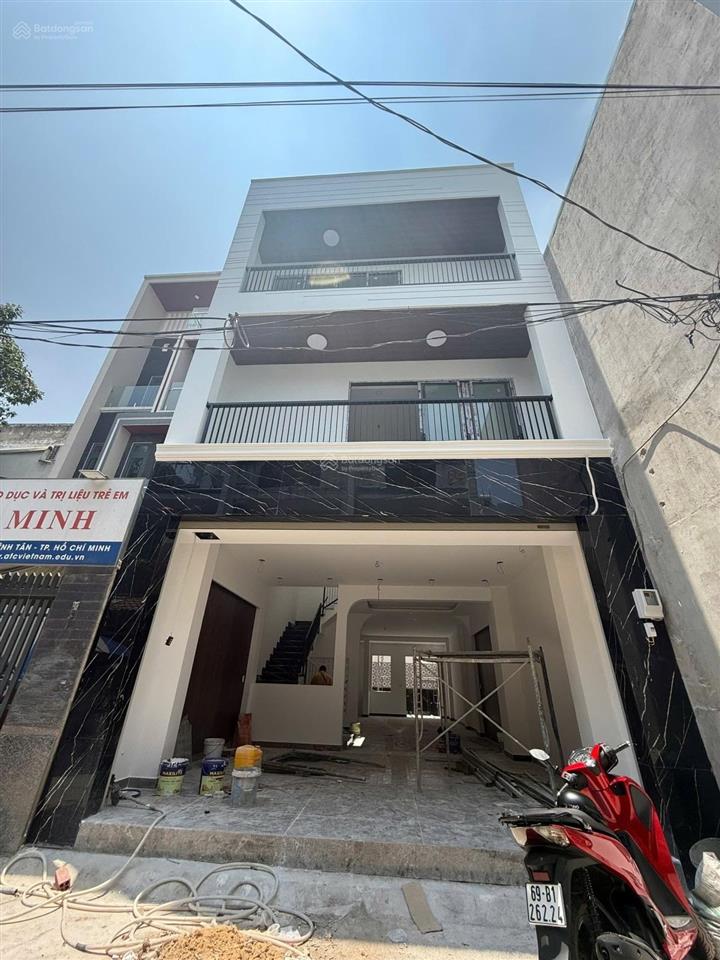 Diện tích 116m² (6.2x19). sổ công nhận đủ vuông vức.