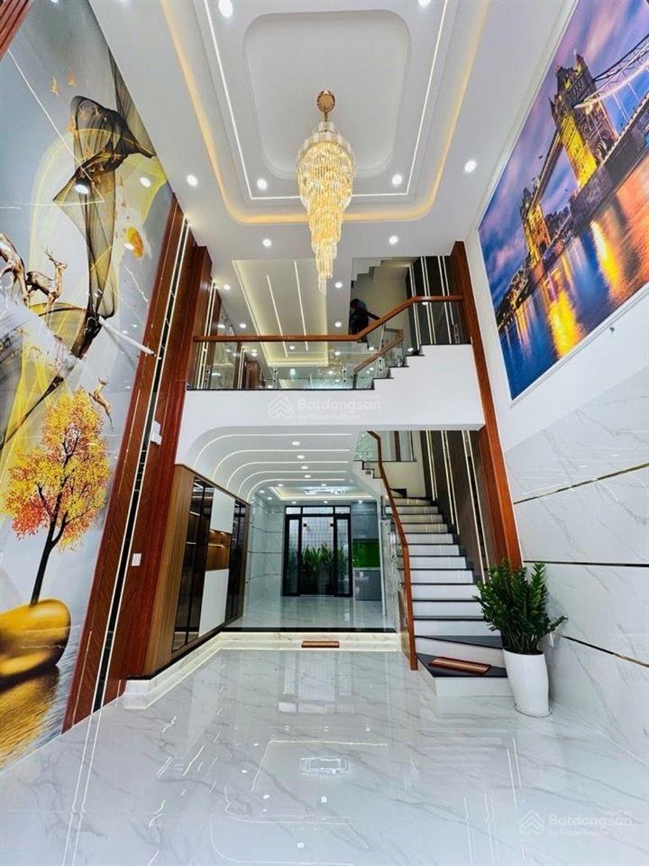 Ngay khu tên lửa đường 12m 5 tầng ngang 4.4m full nội thất