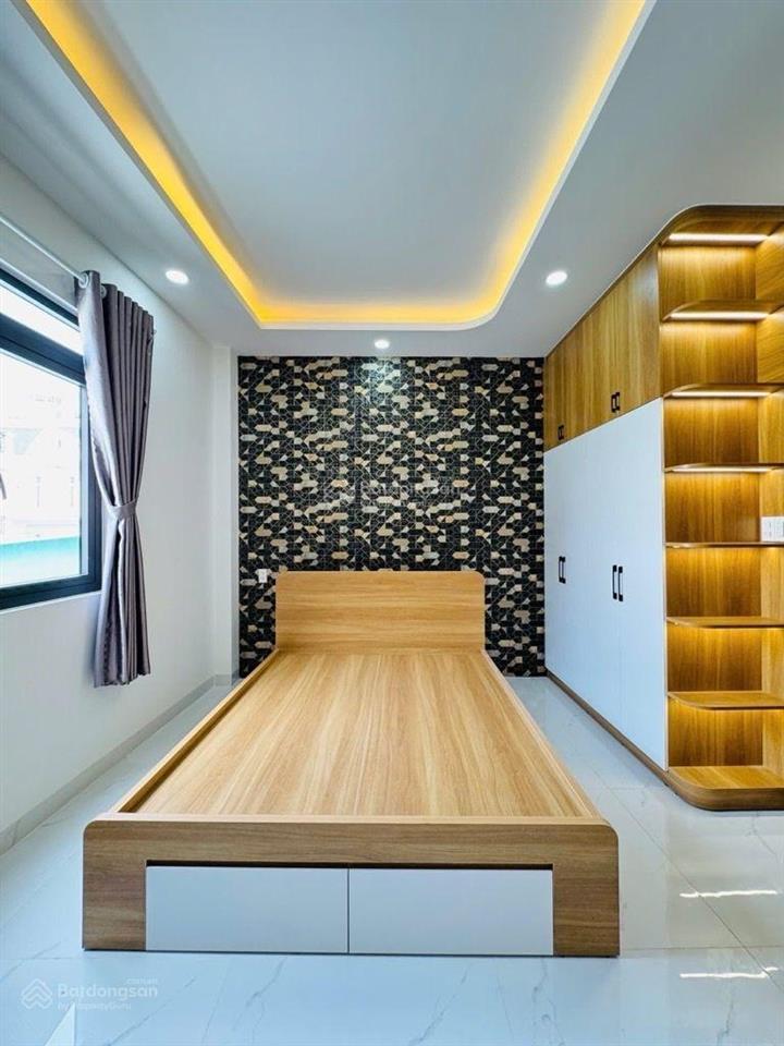 Ngay khu tên lửa đường 12m 5 tầng ngang 4.4m full nội thất