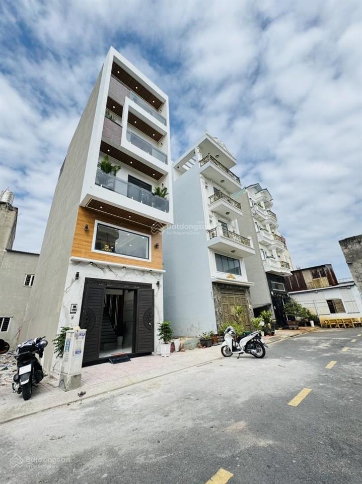 Ngay khu tên lửa đường 12m 5 tầng ngang 4.4m full nội thất