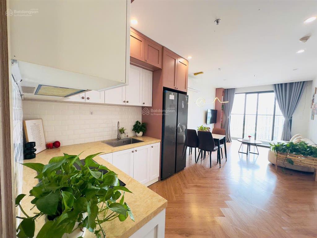 Cần tiền bán gấp căn 2pn 1vs, dt 60m2 view thoáng đẹp, toà trung tâm tại vinhomes ocean park