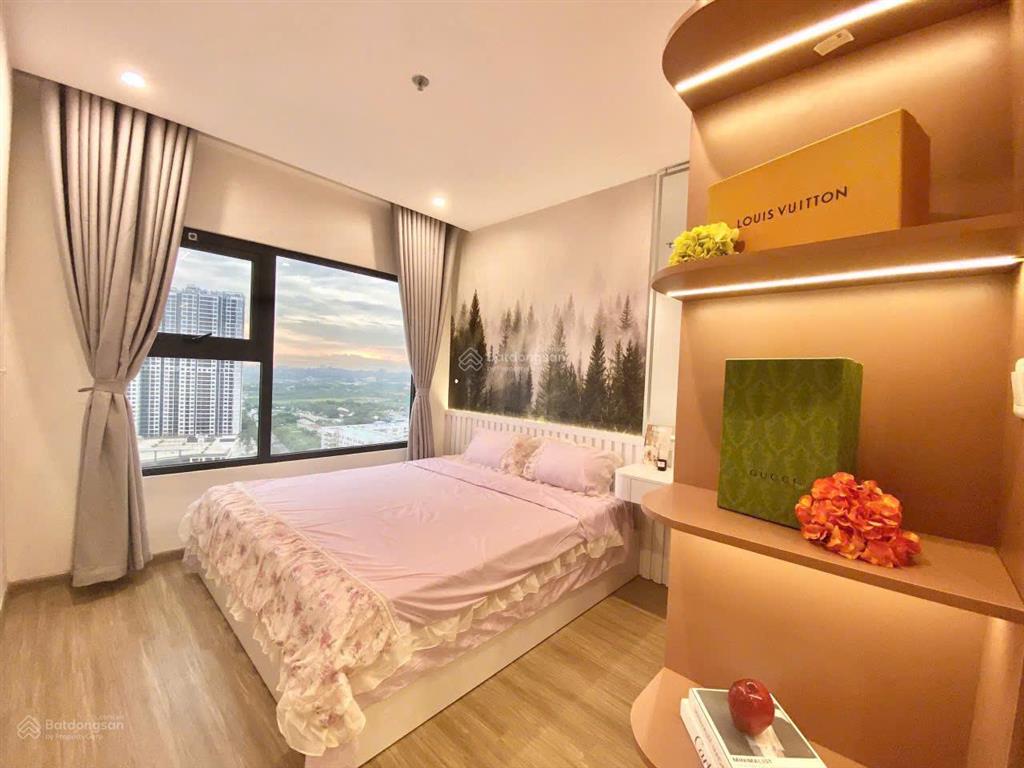 Cần tiền bán gấp căn 2pn 1vs, dt 60m2 view thoáng đẹp, toà trung tâm tại vinhomes ocean park