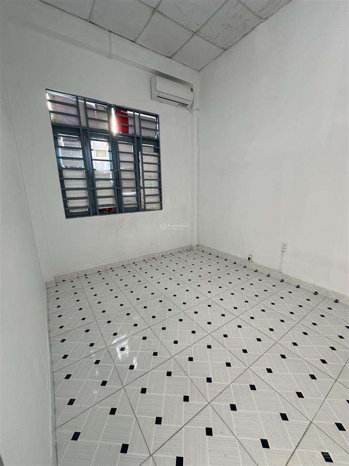 Phòng trọ mới, đẹp, thoáng mát 2.8 triệu 52/24 thoại ngọc hầu gần đh văn hiến 0938 111 ***