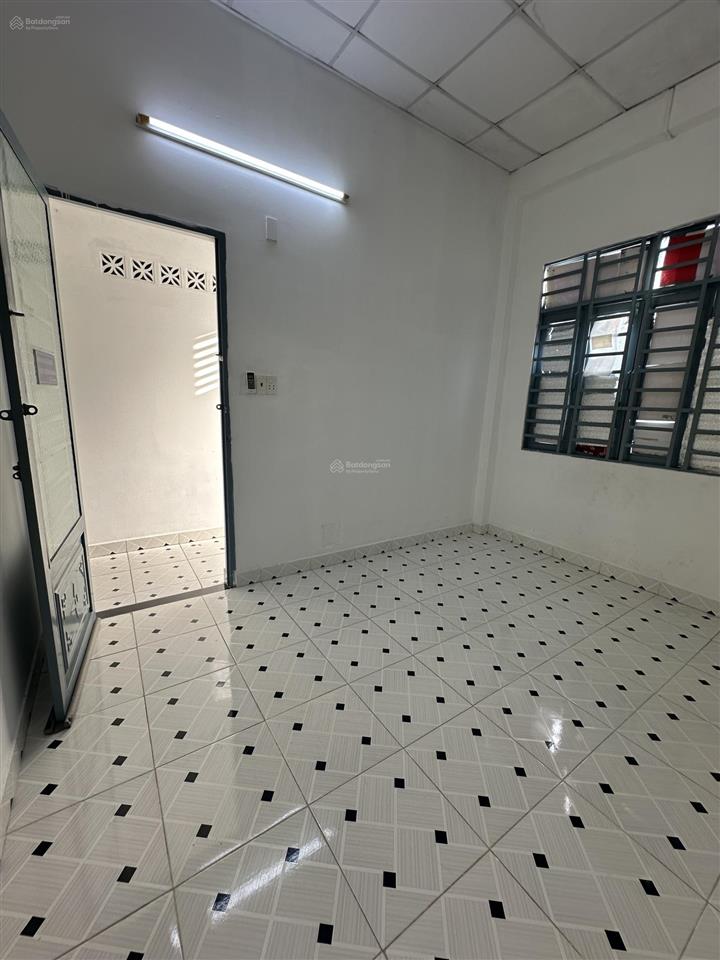 Phòng trọ mới, đẹp, thoáng mát 2.8 triệu 52/24 thoại ngọc hầu gần đh văn hiến 0938 111 ***