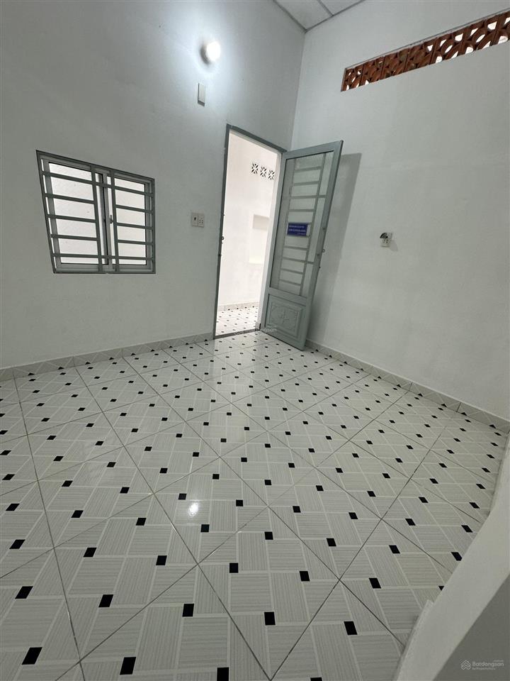 Phòng trọ mới, đẹp, thoáng mát 2.8 triệu 52/24 thoại ngọc hầu gần đh văn hiến 0938 111 ***