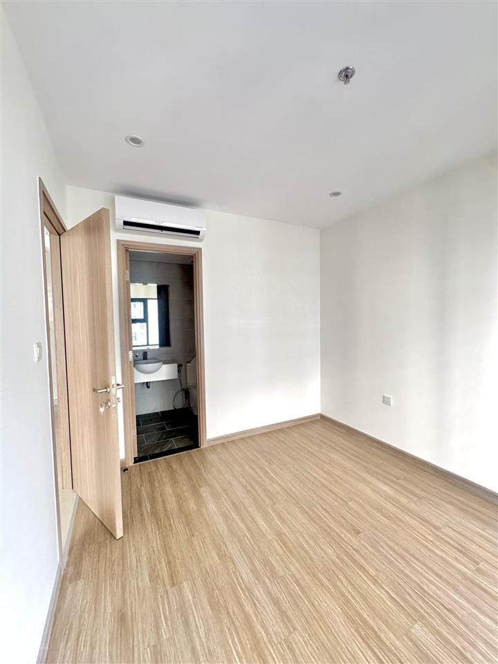 Chính chủ gửi bán 2pn  view hồ cá koi  sát cạnh khu phố thương mại ginza