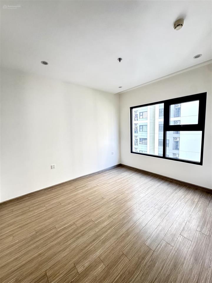 Chính chủ gửi bán 2pn  view hồ cá koi  sát cạnh khu phố thương mại ginza