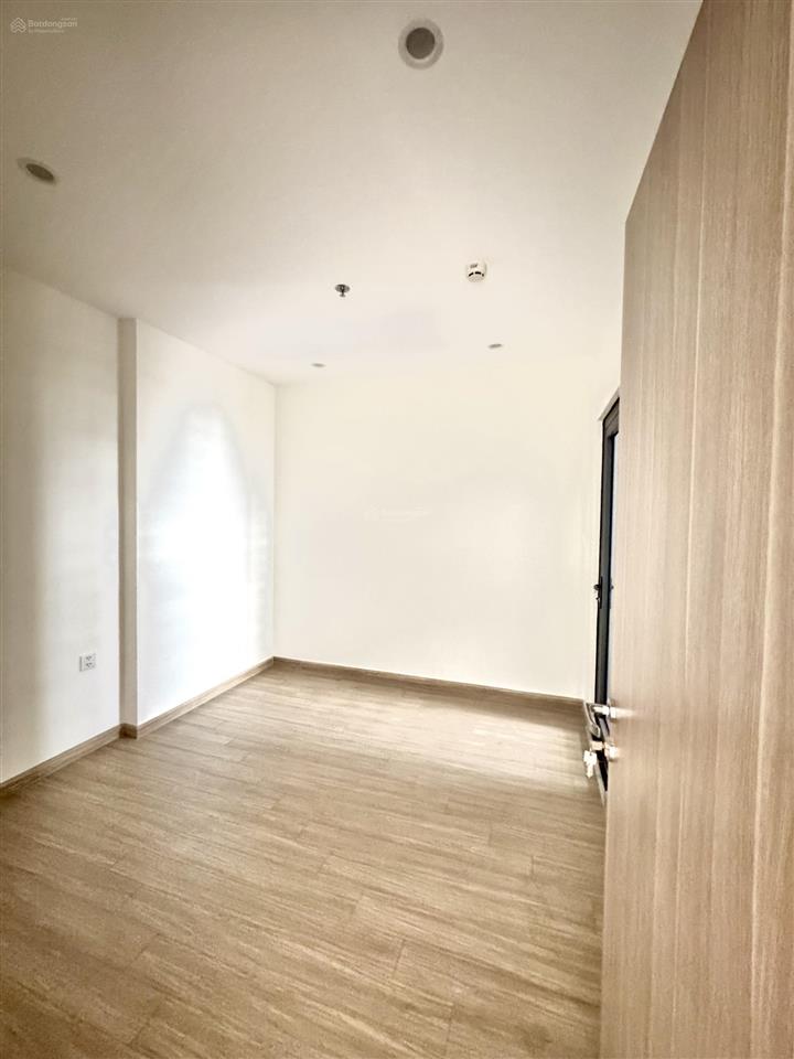 Chính chủ gửi bán 2pn  view hồ cá koi  sát cạnh khu phố thương mại ginza